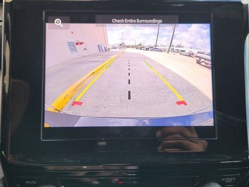 Used 2025 Jeep Grand Cherokee L Laredo image 16