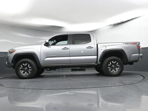 Certified 2021 Toyota Tacoma TRD Off-Road image 32