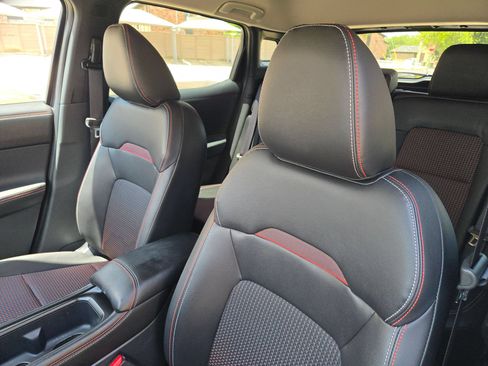 Certified 2026 Nissan Kicks SR FWD image 9