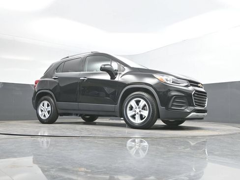 Used 2019 Chevrolet Trax LT w/ LT Convenience Package FWD image 36