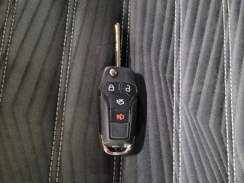 Used 2016 Ford Fusion SE image 32