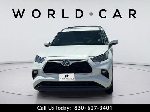 Used 2020 Toyota Highlander XLE FWD image 16