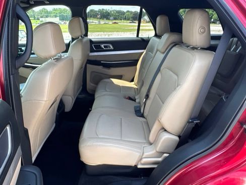 Used 2017 Ford Explorer XLT w/ Equipment Group 202A AWD/4WD image 17