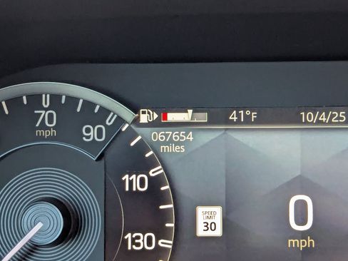 Used 2023 Land Rover Defender 110 X-Dynamic SE image 21