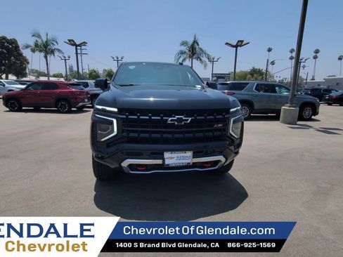 Used 2025 Chevrolet Suburban Z71 AWD/4WD image 3