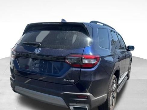 Used 2025 Honda Pilot Touring image 12