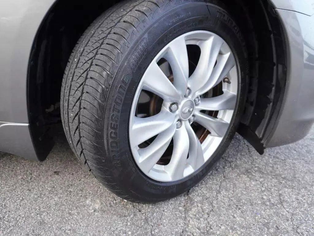 Used 2011 INFINITI M37 w/ Premium Pkg RWD image 14