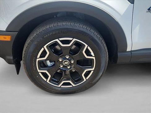 Certified 2025 Ford Bronco Sport Outer Banks w/ Outer Banks Tech Package+ AWD/4WD image 23
