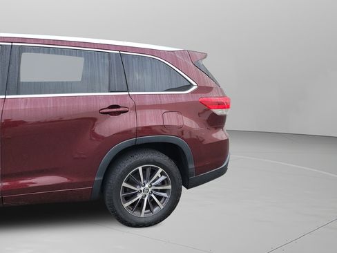 Used 2017 Toyota Highlander XLE image 18