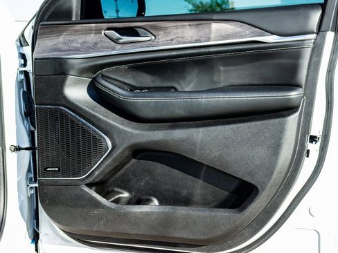 Used 2023 Jeep Grand Cherokee L Overland image 23