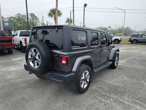 Used 2018 Jeep Wrangler Unlimited Sahara image 2