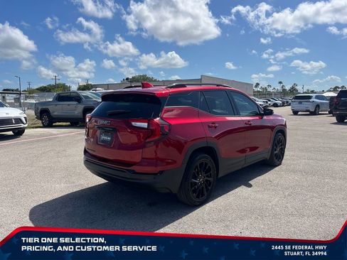 Used 2023 GMC Terrain SLT w/ Tech Package FWD image 7
