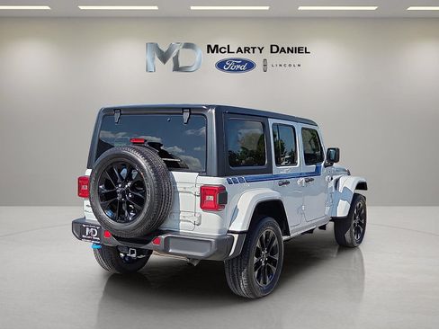 Used 2023 Jeep Wrangler Unlimited Sahara AWD/4WD image 5