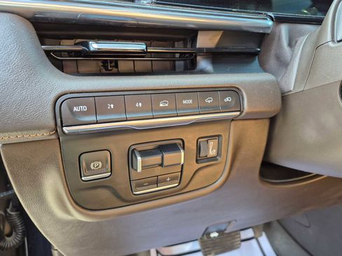 Used 2021 Cadillac Escalade ESV Premium Luxury w/ Driver Assist Tech Package AWD/4WD image 16