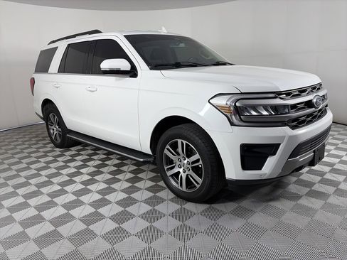 Certified 2022 Ford Expedition XLT image 1