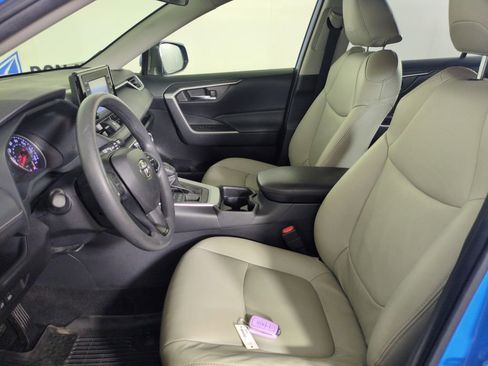 Used 2019 Toyota RAV4 XLE AWD/4WD image 11