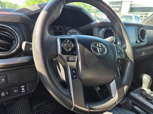 Used 2021 Toyota Tacoma TRD Off-Road w/ TRD Premium Off Road Package AWD/4WD image 16