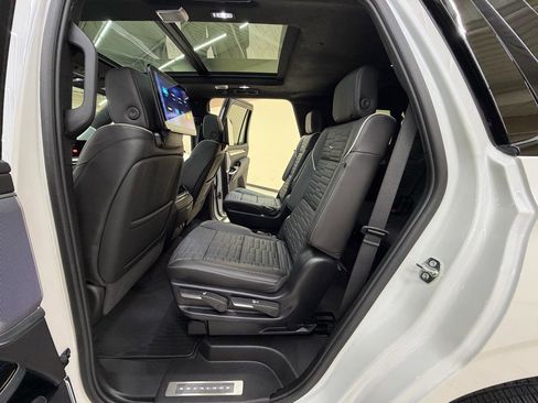 Used 2025 Cadillac Escalade V w/ LPO, ONYX Package image 56
