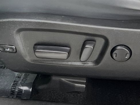 Used 2019 Toyota Highlander SE image 16