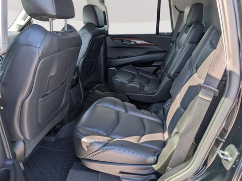 Used 2020 Cadillac Escalade Premium Luxury AWD/4WD image 16