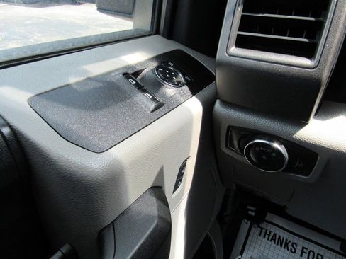 Used 2018 Ford F550 4x4 Regular Cab Super Duty image 33