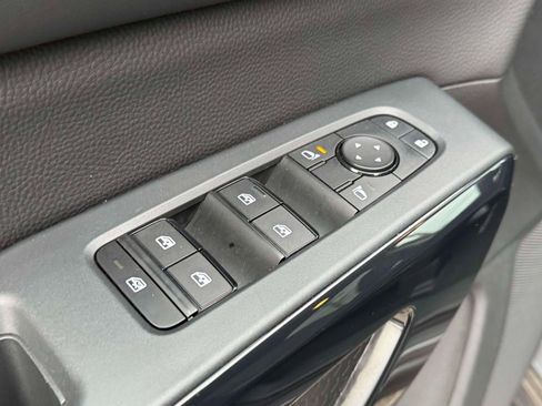 Certified 2024 Nissan Pathfinder SV image 17