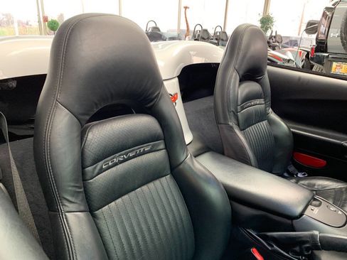 Used 2002 Chevrolet Corvette Convertible w/ Preferred Equipment Group2 image 12