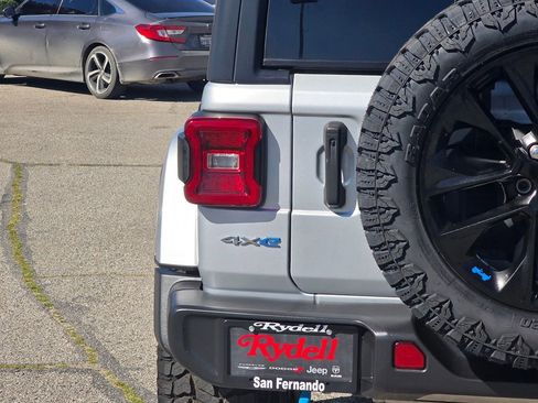 Used 2023 Jeep Wrangler Unlimited Sahara w/ Cold Weather Group image 8