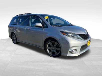 Used 2017 Toyota Sienna SE