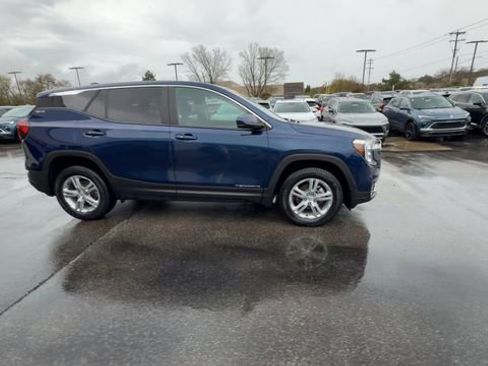 Used 2022 GMC Terrain SLE image 9