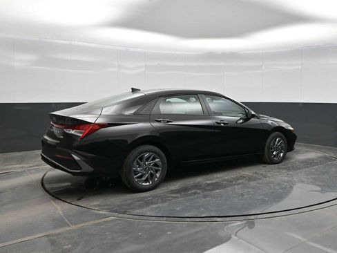 New 2026 Hyundai Elantra Blue image 8