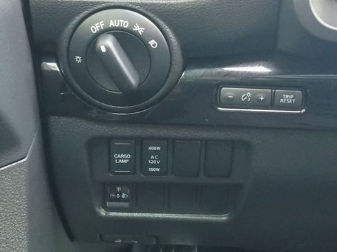 Used 2024 Nissan Titan SV RWD image 12