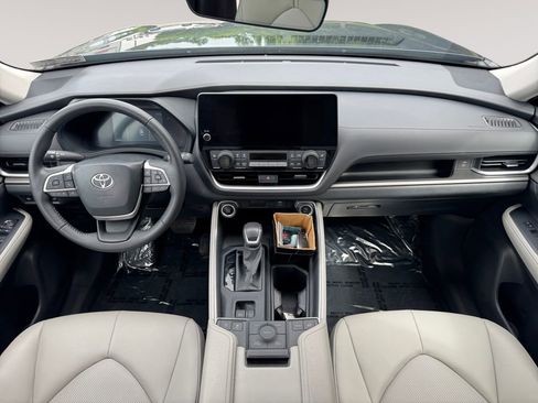 Used 2024 Toyota Grand Highlander AWD image 10