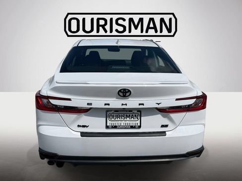 Used 2025 Toyota Camry SE w/ Convenience Package FWD image 4