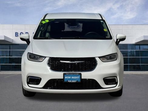 Used 2023 Chrysler Pacifica Touring-L image 15