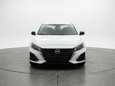 Used 2025 Nissan Altima 2.5 SV image 2