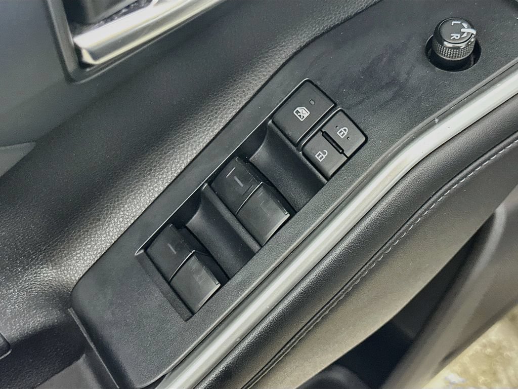 Used 2022 Toyota Highlander XLE AWD/4WD image 23