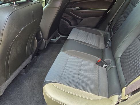 Used 2024 Chevrolet Trax LT w/ Sunroof Package FWD image 24