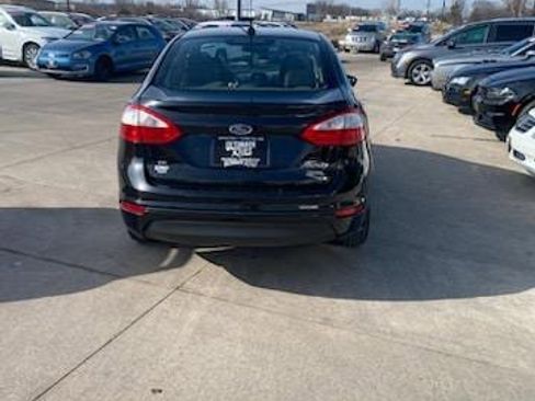 Used 2014 Ford Fiesta SE image 4