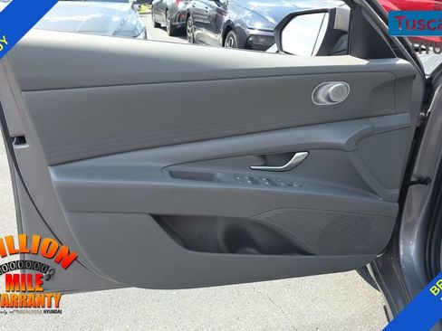 Used 2024 Hyundai Elantra SEL FWD image 12