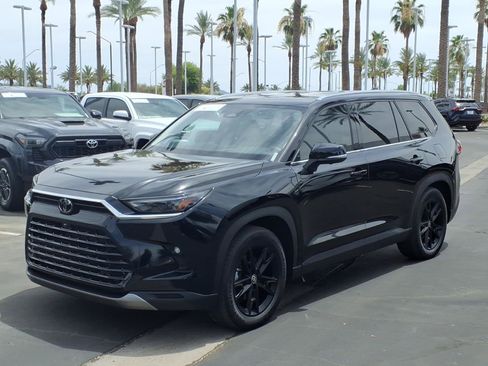 Certified 2024 Toyota Grand Highlander FWD image 8