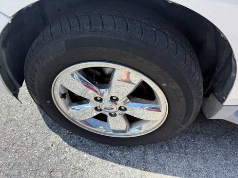 Used 2010 Ford Escape Limited FWD image 8