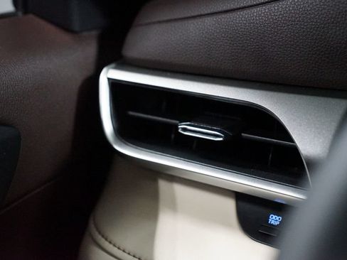 Certified 2021 Toyota Highlander XLE FWD image 24