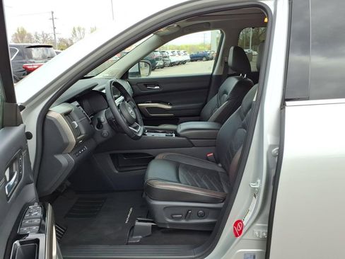 Certified 2024 Nissan Pathfinder Platinum w/ Cargo Package AWD/4WD image 4