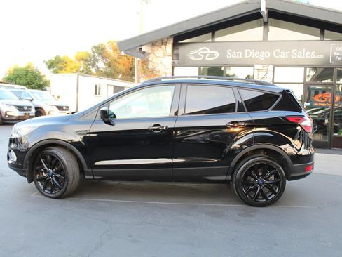 Used 2018 Ford Escape SE w/ Ford Safe & Smart Package AWD/4WD image 2