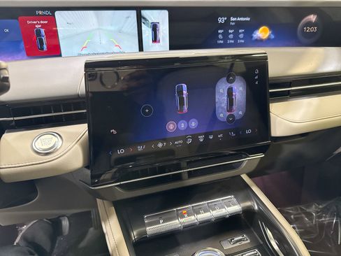 New 2026 Lincoln Nautilus Premier image 18