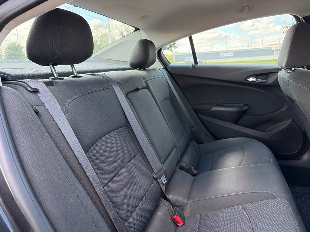 Used 2017 Chevrolet Cruze LT FWD image 30