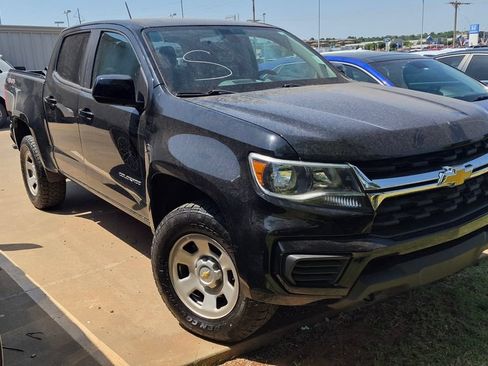 Used 2022 Chevrolet Colorado W/T AWD/4WD image 2