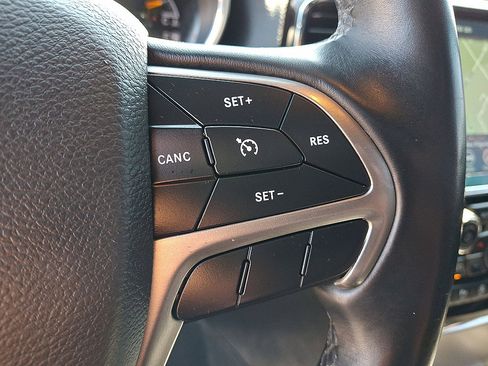 Used 2019 Jeep Grand Cherokee Altitude AWD/4WD image 24