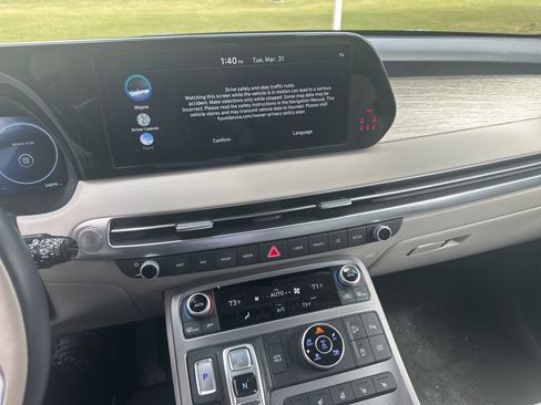 Used 2024 Hyundai Palisade Calligraphy image 2